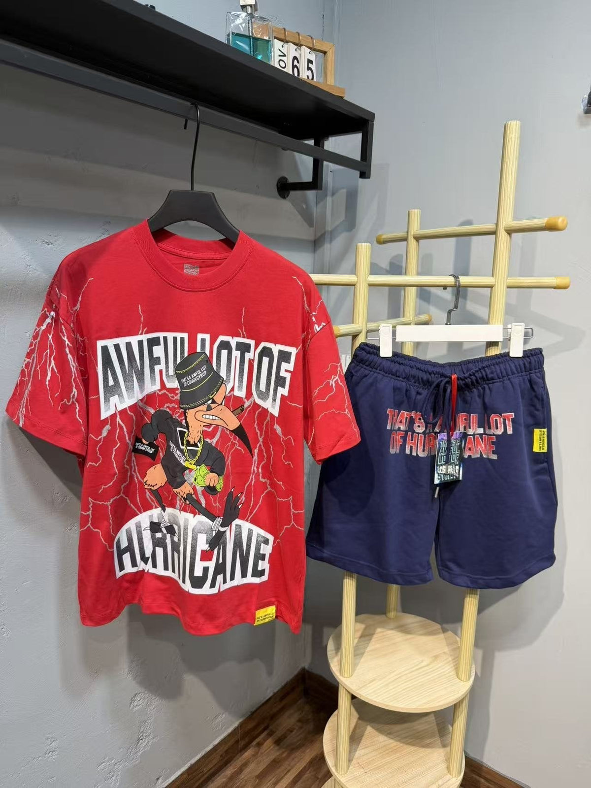 THAT'S A AWFUL LOT OF COUGH SYRUP Hurricane Graphic Short-Sleeve Set ¡ª front