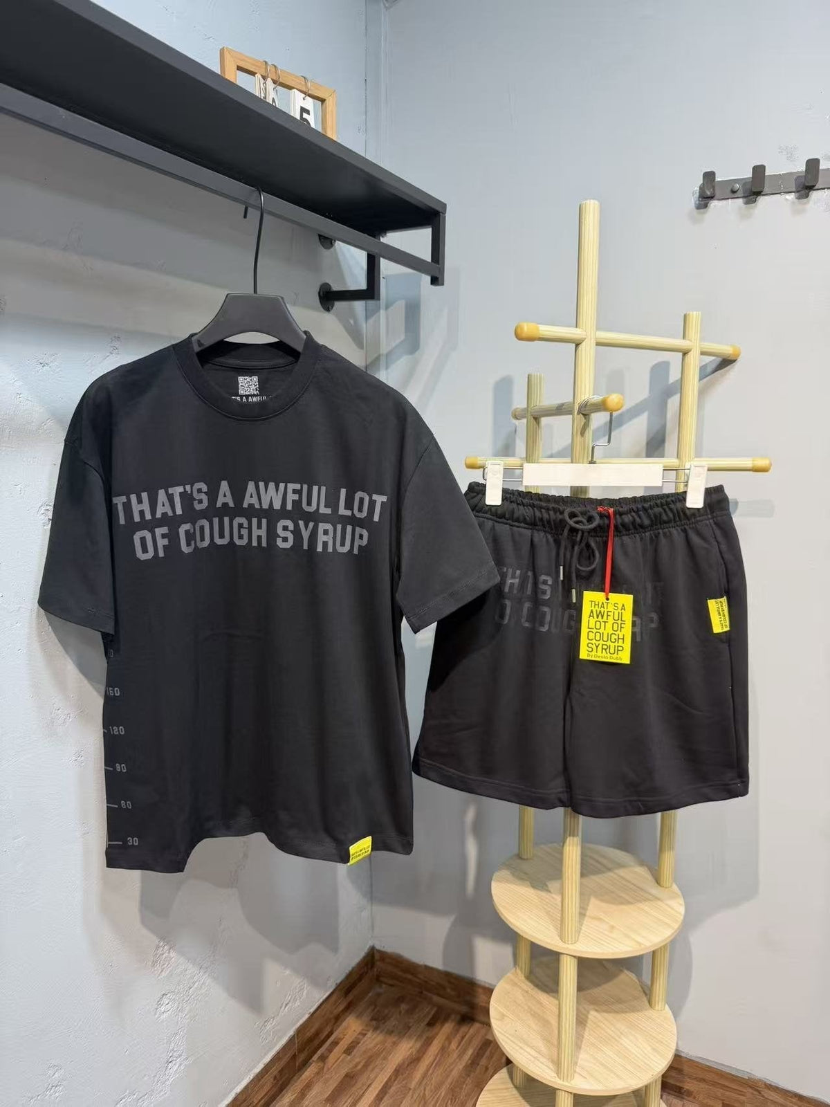 THAT'S A AWFUL LOT OF COUGH SYRUP Short-Sleeve Set ¡ª front